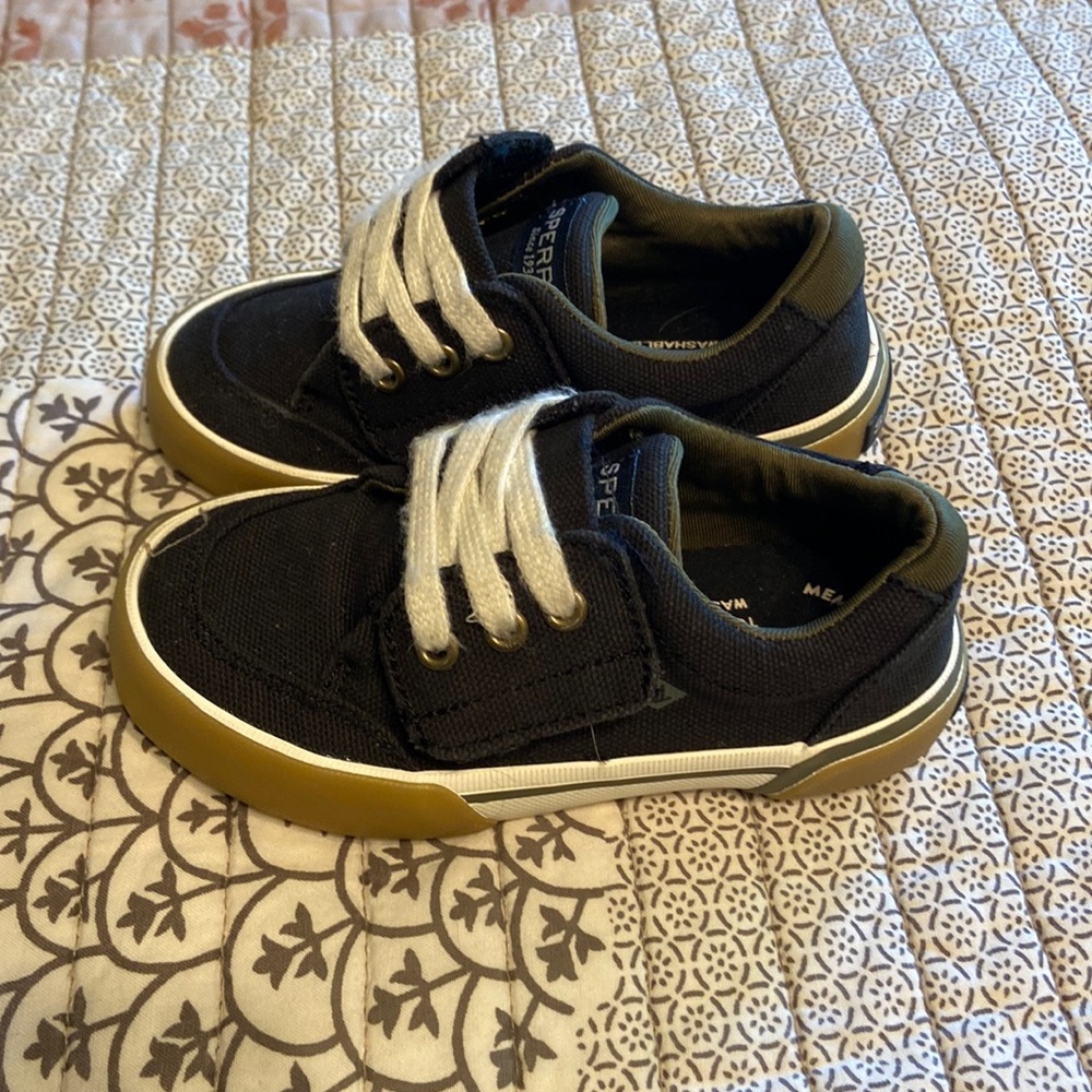 Sperry toddler sneakers